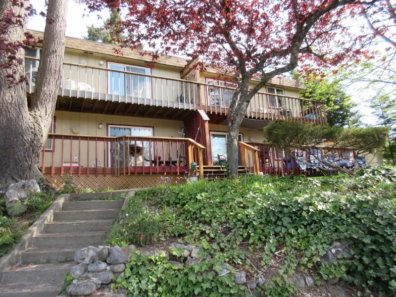 Photos and Video of Long Lake Apartments in Olympia, WA